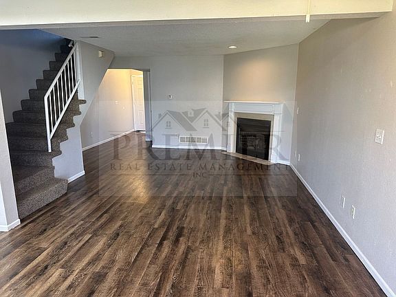 4th image of 101 NE Dogwood St APT C