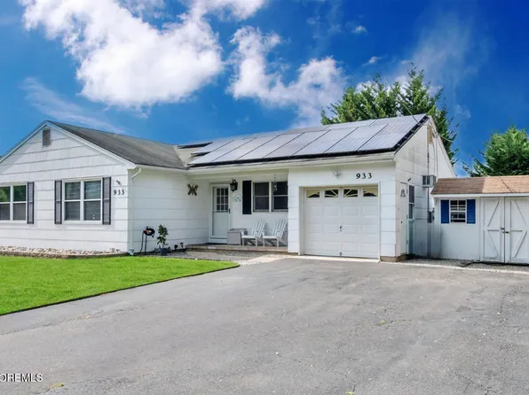 933 Lawrence Avenue, Toms River, NJ 08757
