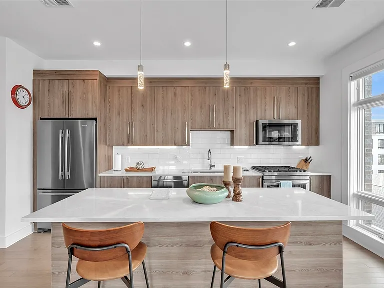 232 Old Colony Ave #504 — Photo 3