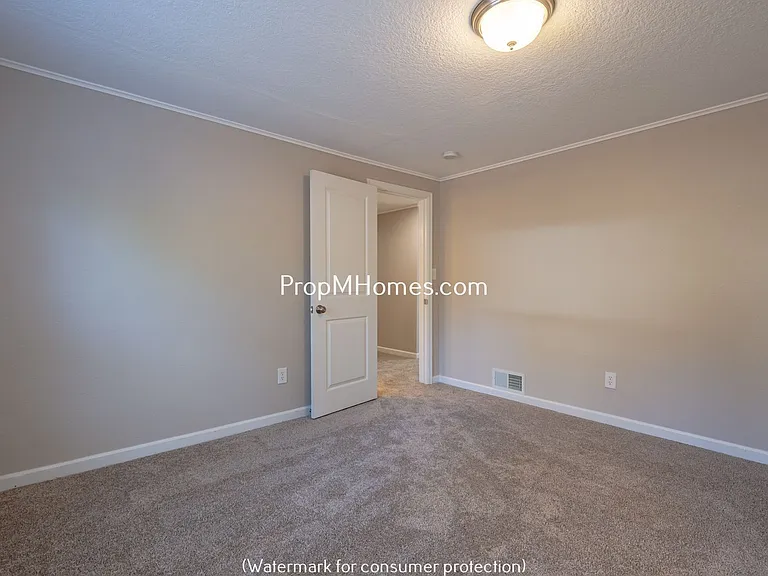 12566 SE 27th Ave — Photo 11