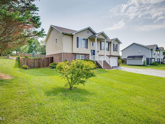 3rd image of 153 Royal Oaks Dr