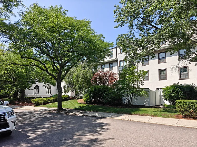 227 Summit Ave #E202 — Photo 13