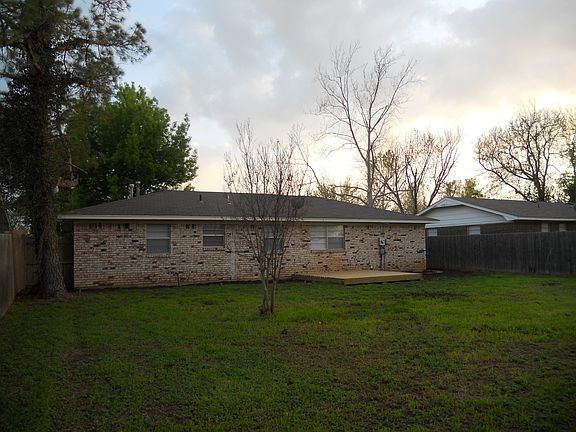 Back w/Deck and Privacy Fenc