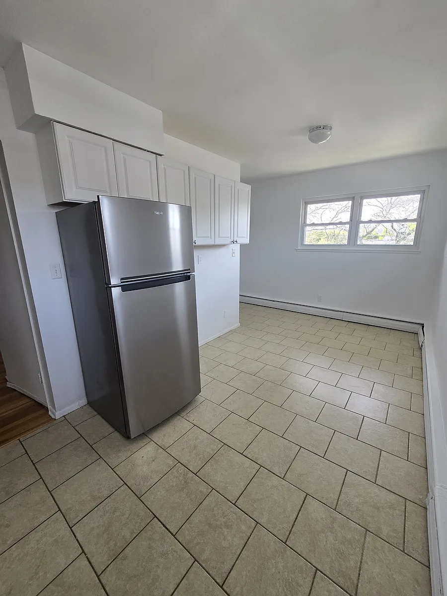 Building Photo - 890 N Broadway #B