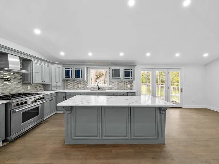 257 Southlawn Ave — Photo 13
