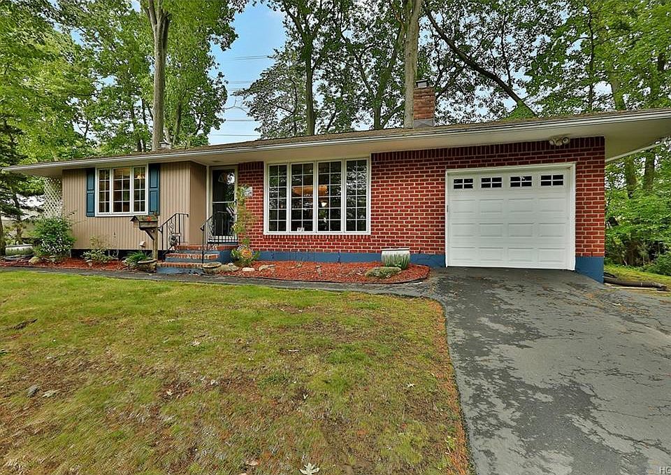 1st image of 17 Woodridge Dr