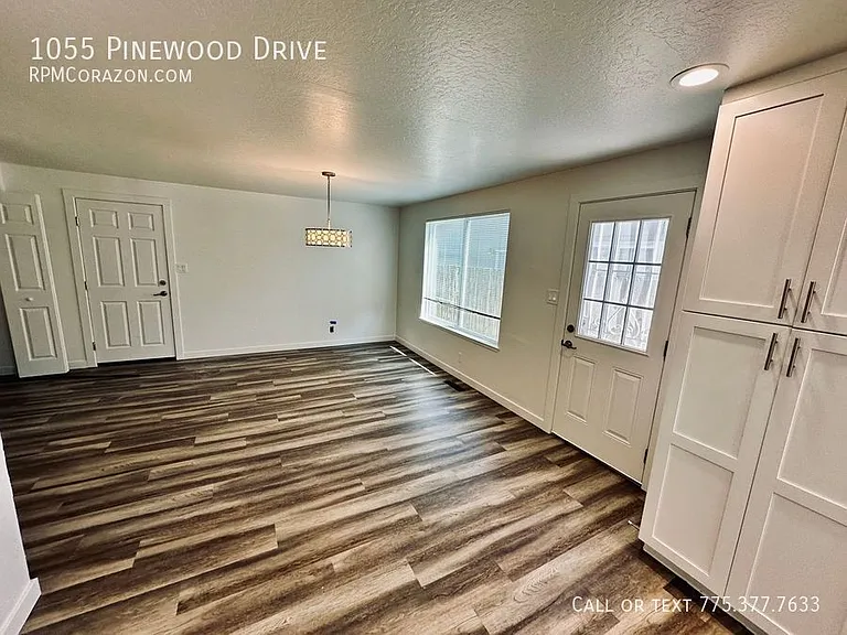 1055 Pinewood Dr — Photo 6