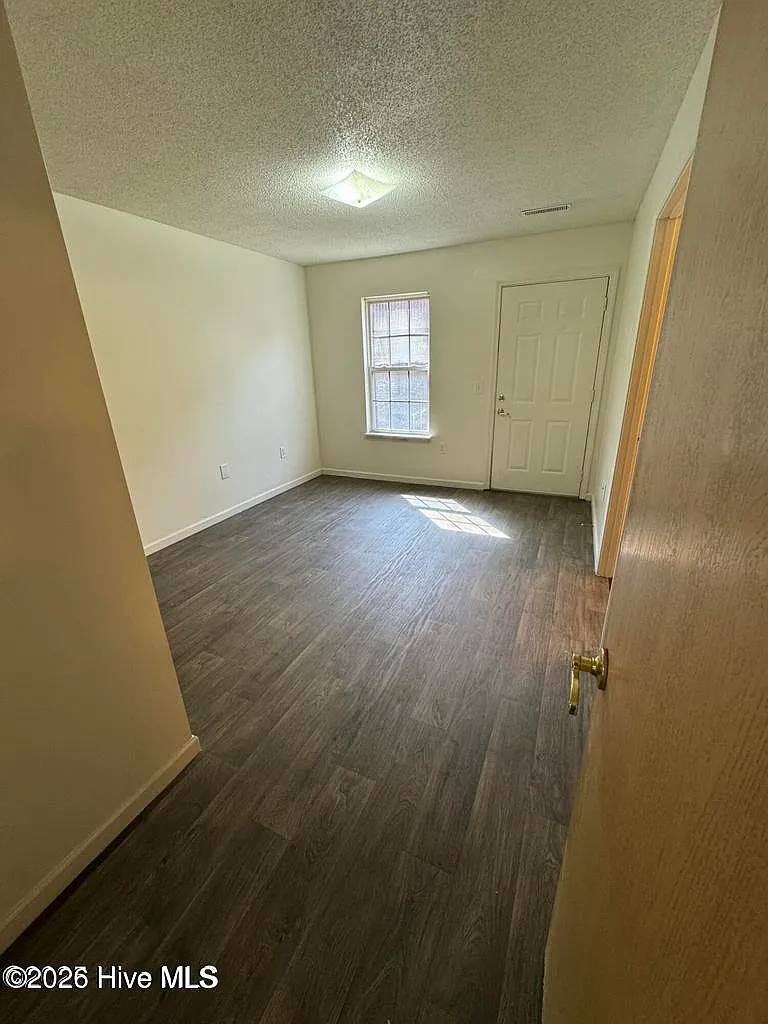 1 bed, 1.0 bath, 625 sqft, $795 — Photo 3