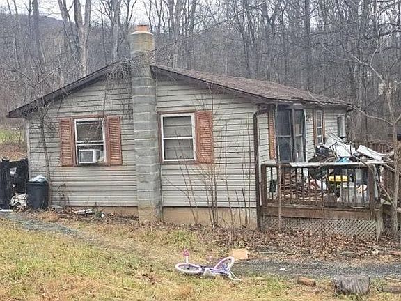 3rd image of 304 Shenandoah Trl