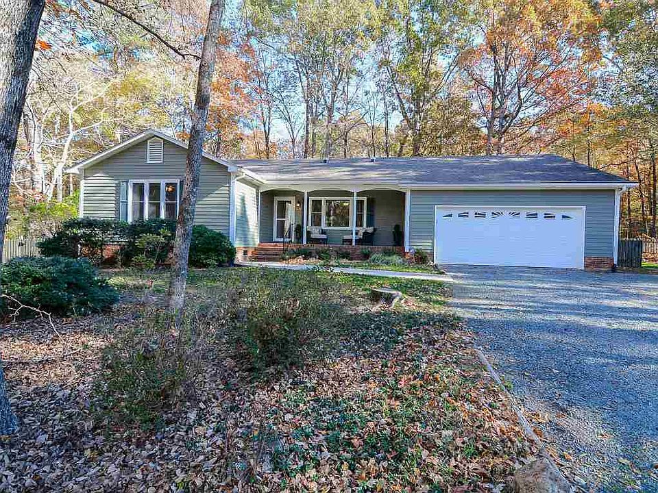 1st image of 111 Pitch Pine Ln NE