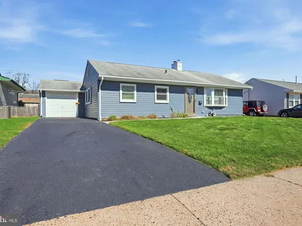 305 Andover Rd, Fairless Hills, PA 19030