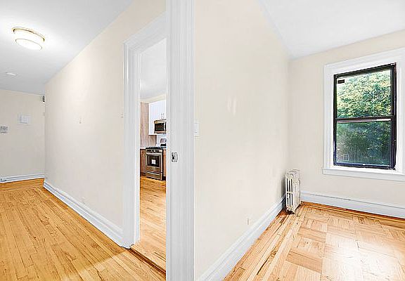 3rd image of 3265 Bainbridge Ave APT B23
