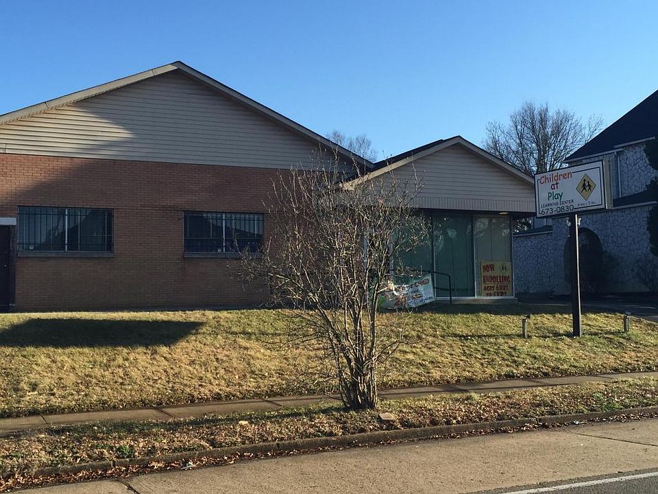 2nd image of 2440 E Magnolia Ave