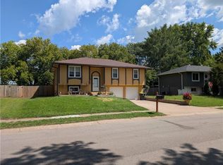 1609 SE Royal St, Oak Grove, MO 64075
