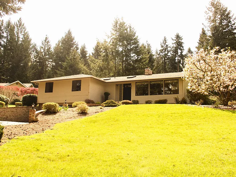 806 Hyak Way — Photo 3