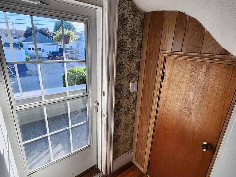 7 Lambert St — Photo 4