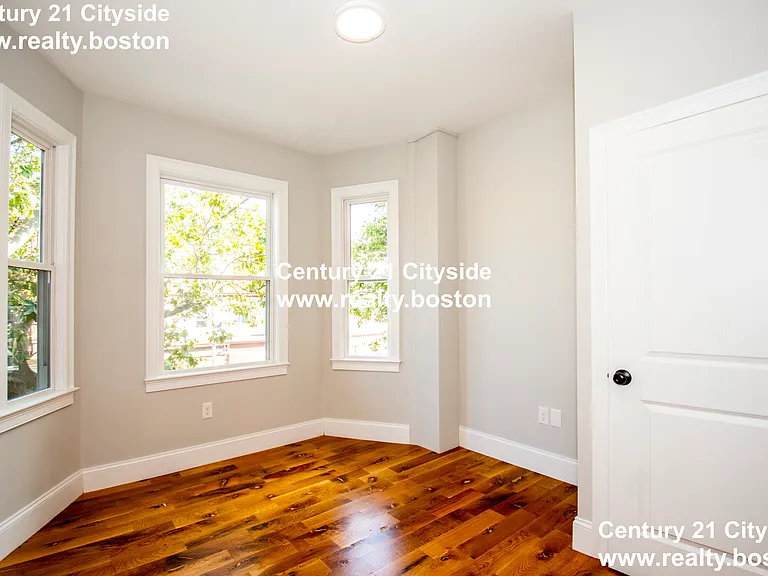 142 Chelsea St #2 — Photo 8