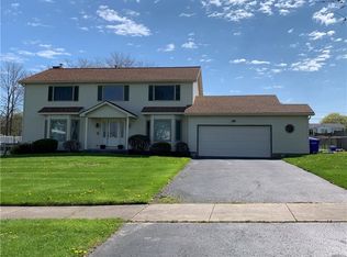 721 Shorecliff Dr, Rochester, NY 14612