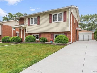 14127 Navarre St, Gibraltar, MI, 48173