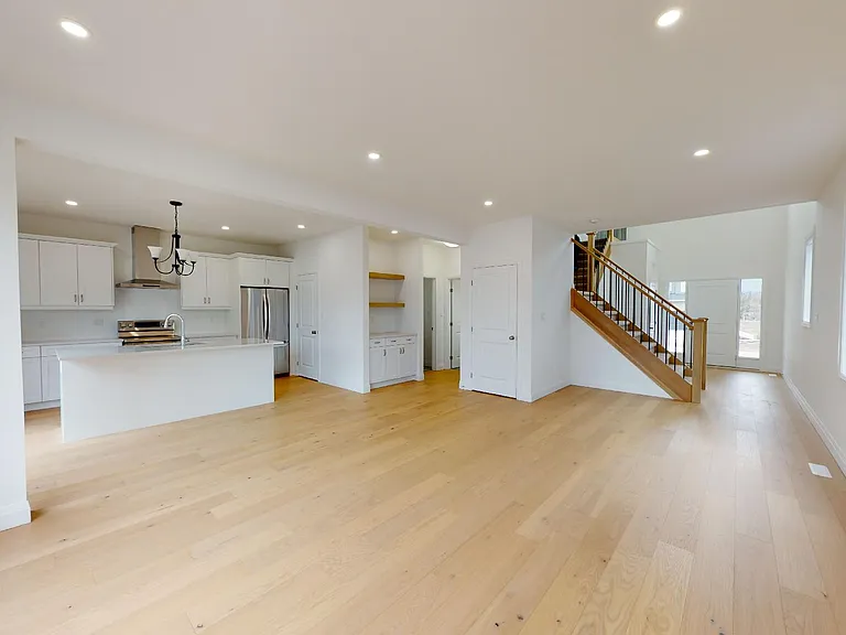 120 Basil Cres — Photo 3
