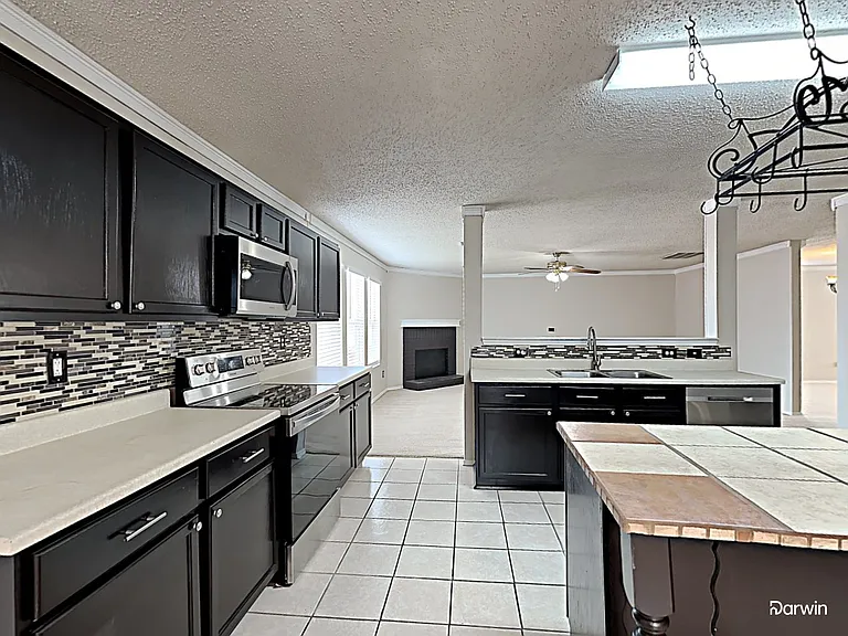 4050 Hunters Creek Dr — Photo 4
