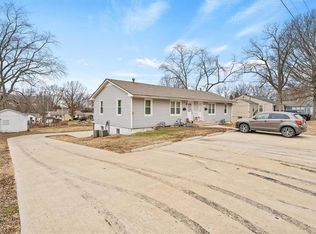 907 E Wall St, Harrisonville, MO 64701