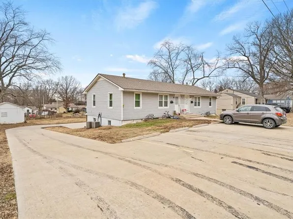 907 E Wall St, Harrisonville, MO 64701