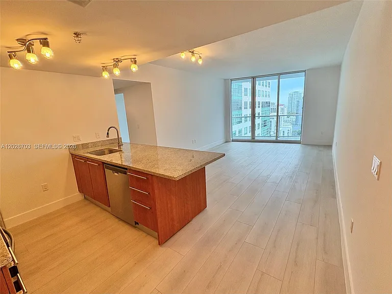 185 SW 7th St #2504 — Photo 8