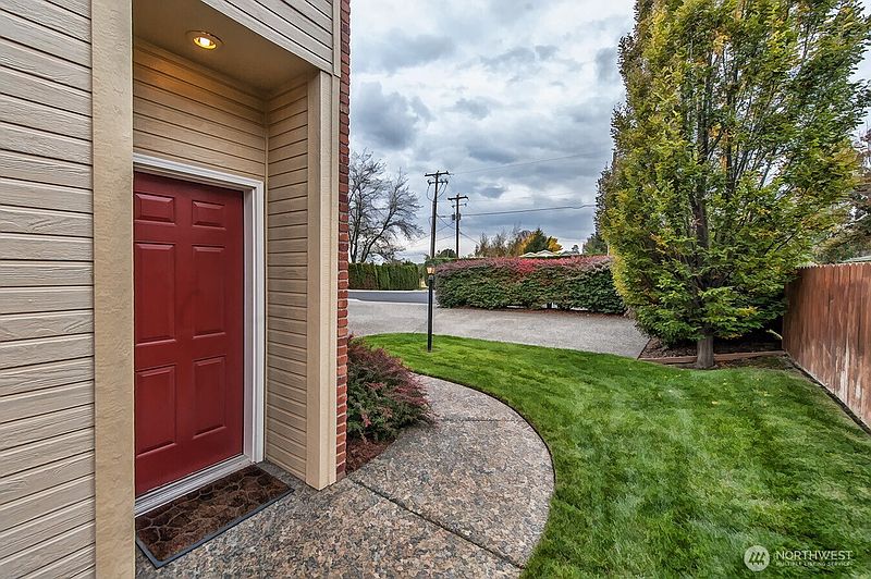 4th image of 278 NE Deccio Road
