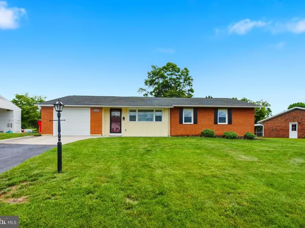 13905 N Meadow Rd, Hagerstown, MD 21742