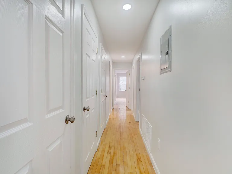 190 S 11th St #1 — Photo 11