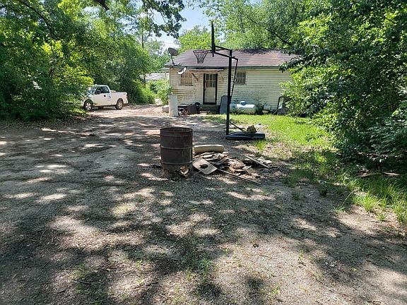 4th image of 568 College St NE