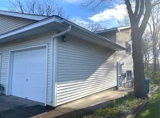 1825 Baker Ln APT A, Peru, IL 61354