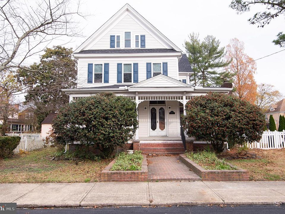 1st image of 1003 Travers St