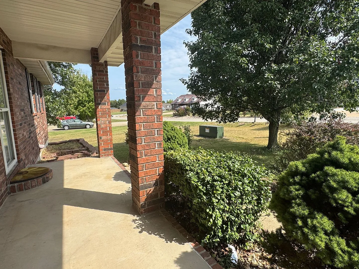 Spacious 4 Bedroom, 2.5 Bathroom Home Located in Northern Heights Estates — Photo 4