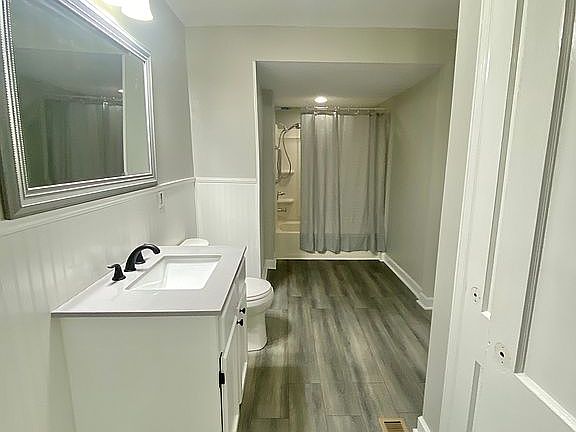 5th image of 202 Berry Ave