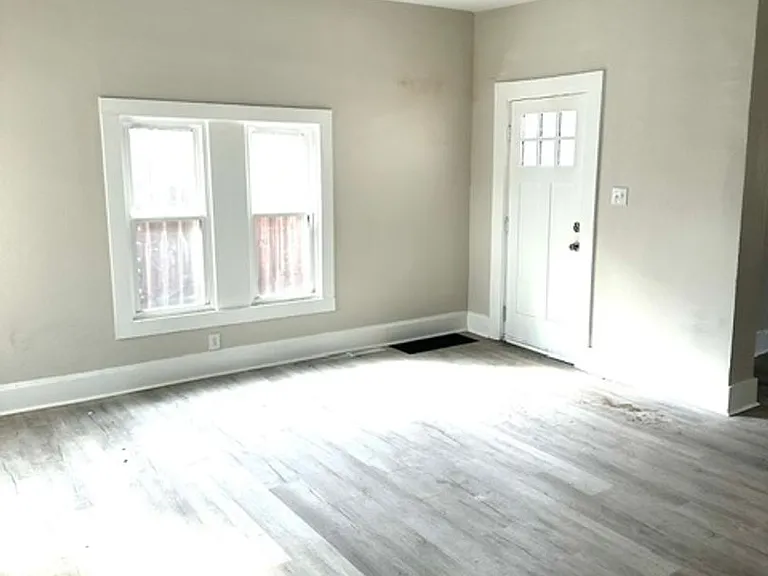 1304 Buffalo St — Photo 6