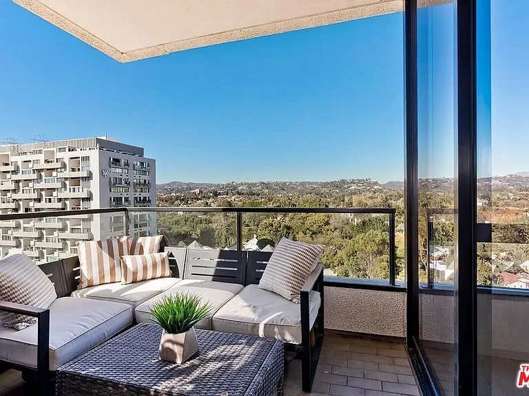 10350 Wilshire Blvd #1102 — Photo 13