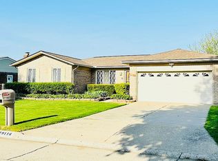 29116 Nottingham Cir E, Warren, MI 48092