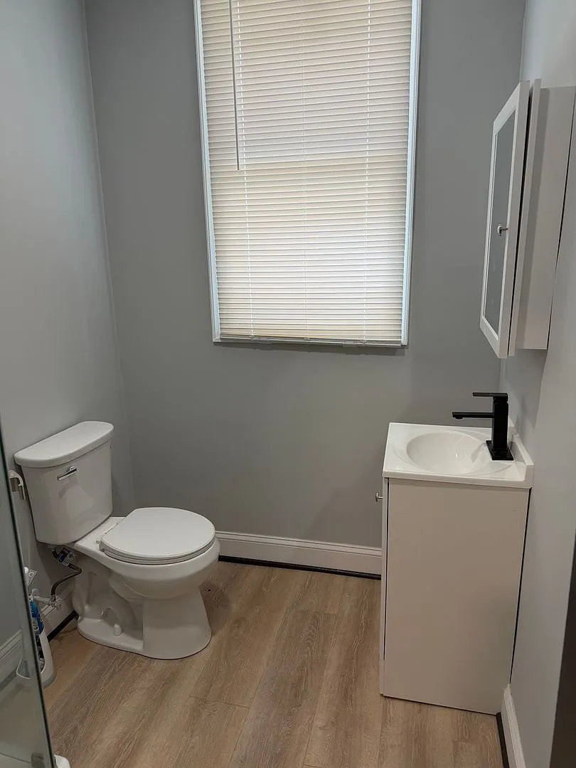 3106 Sequoia Avenue - 1b Available $600 (Shared Bath) — Photo 3