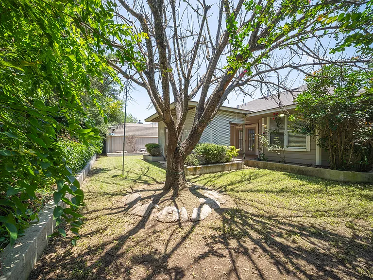1131 River Rock — Photo 11