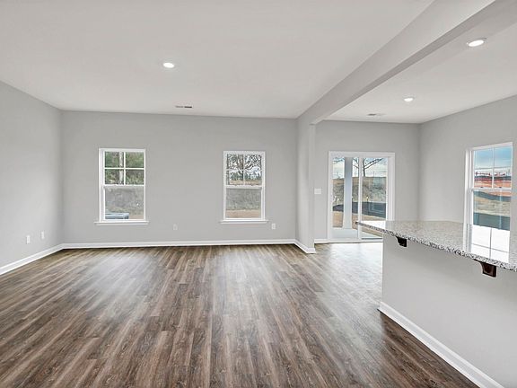 4th image of 221 Raglins Way