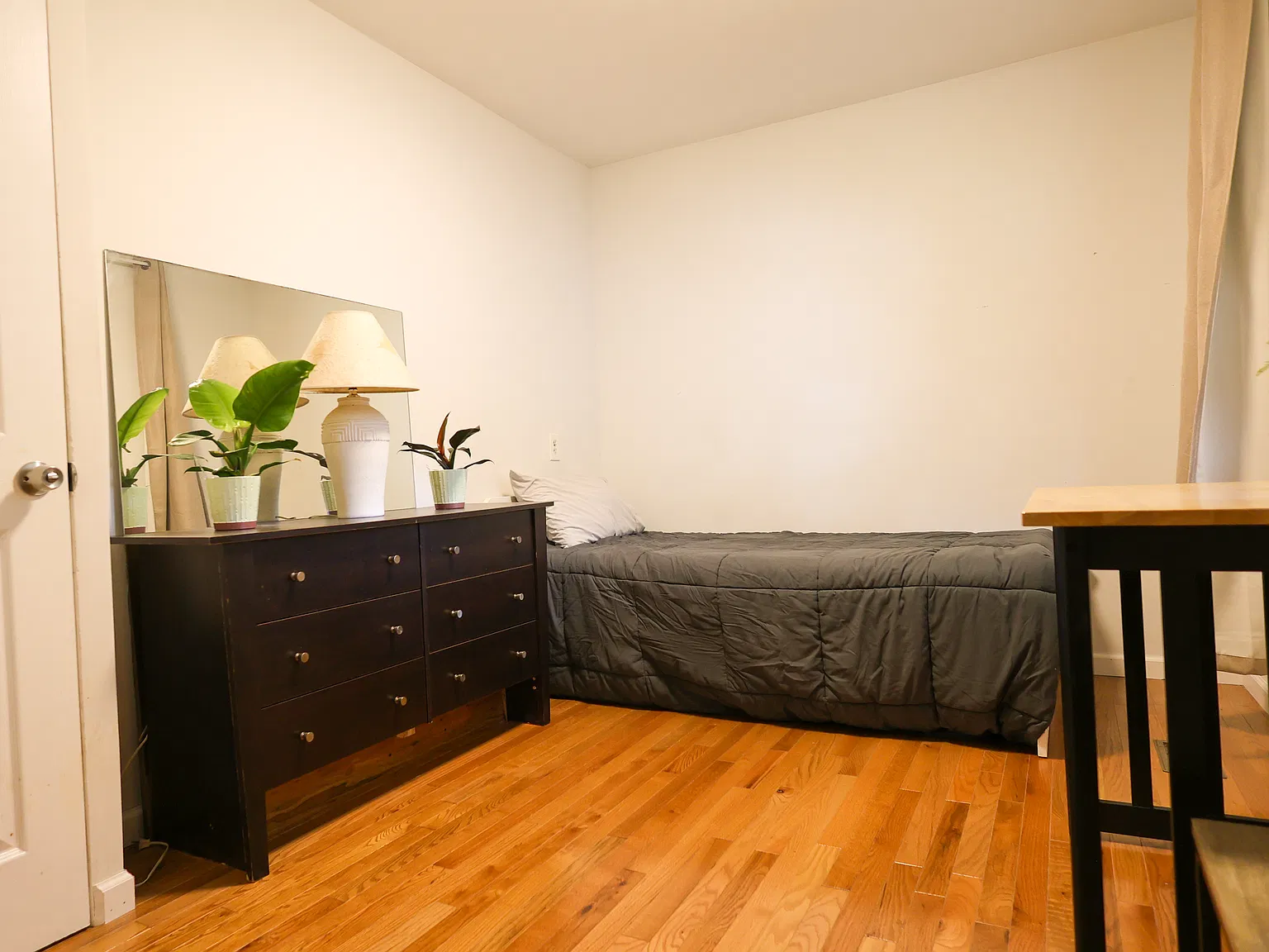 2 bed, 6600 sqft, $750 — Photo 2