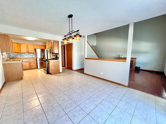 2 bed, 2.5 bath, 1700 sqft, $2,200 — Photo 4