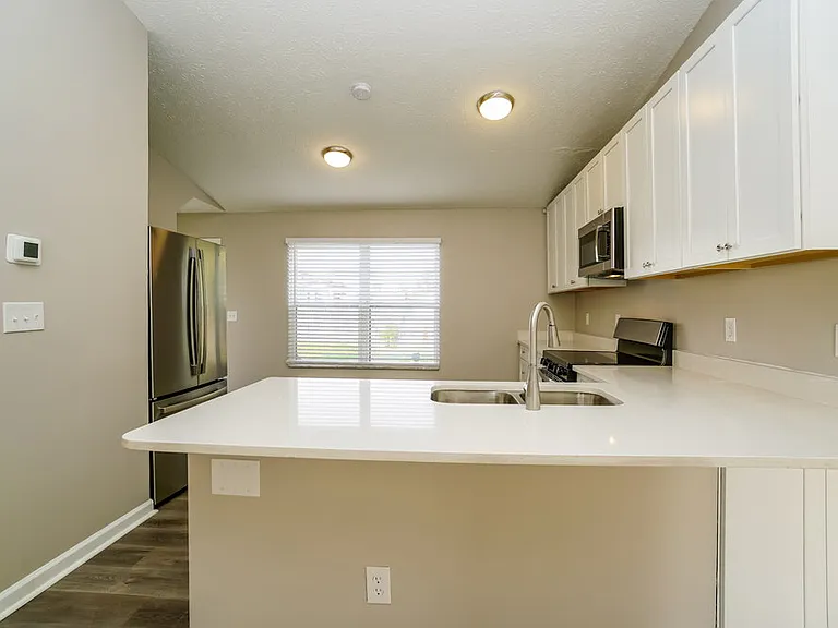2146 Kingsglen Dr — Photo 10