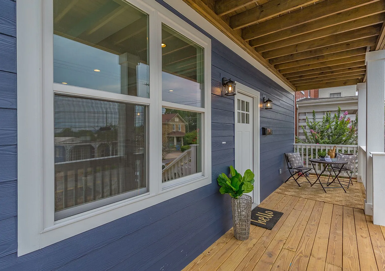 4 bedroom home with garage! — Photo 2