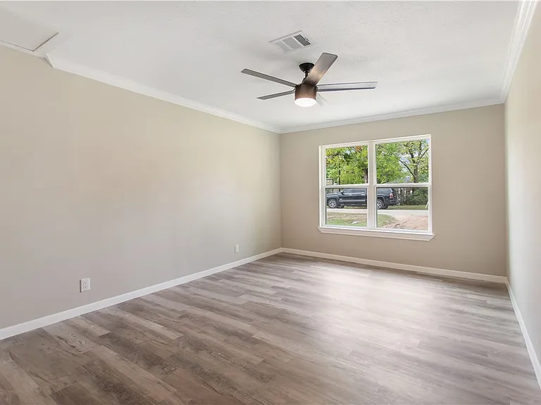 904 Westview Cir — Photo 25