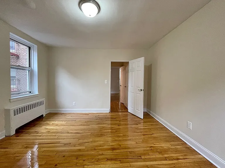 14336 Barclay Ave #2F — Photo 4