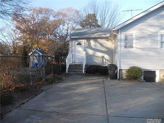 3rd image of 118 N Evergreen Dr
