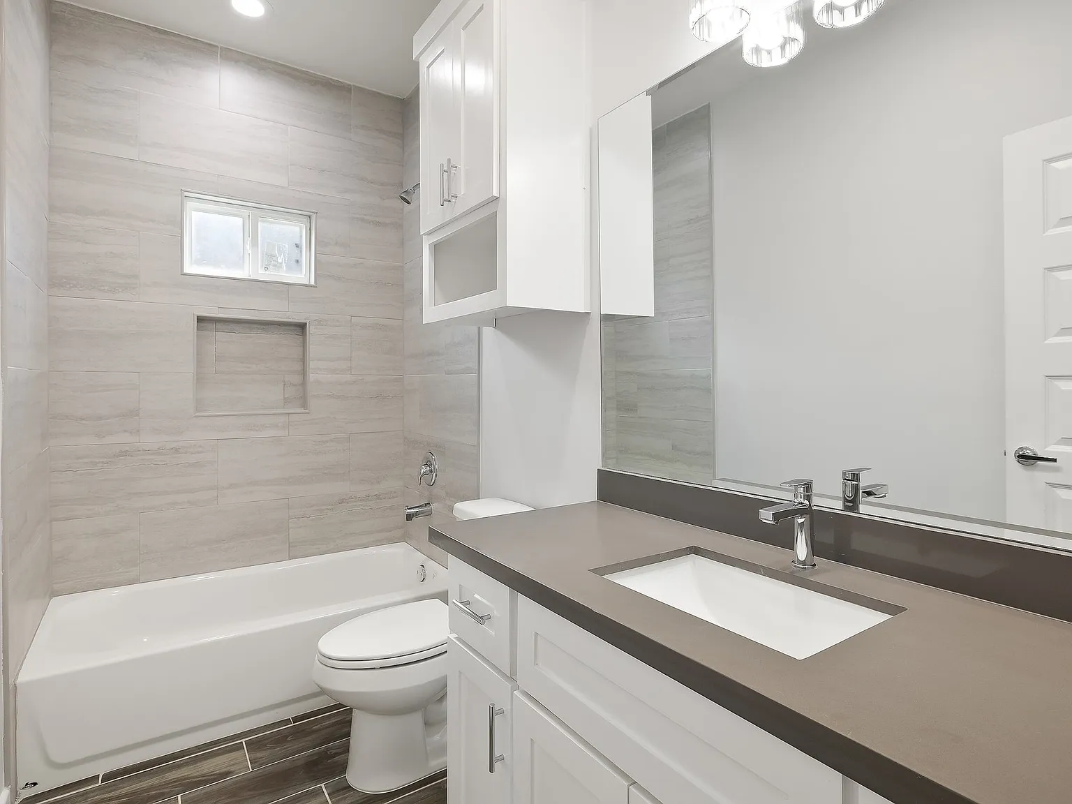 1907 West Violet Drive - 2 — Photo 2
